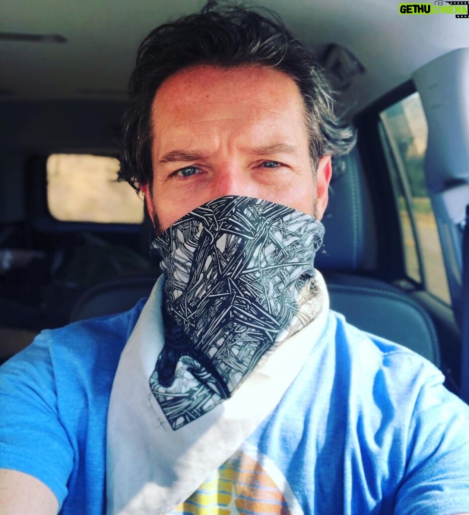Ian Bohen Instagram - #HerosWearMasks!!! * We’re so close to the final stretch-don’t give up now. * I wear a mask for my dad and your mom. Please wear one your dad and my mom. * I know bandanas aren’t as effective so I wear a surgical mask underneath to be sure. (Preemptive for the haters!!!) * @lace_jennywu designed the one I’m wearing as well as buildings and jewelry and many other art installations and pieces around the world. Check her out.
