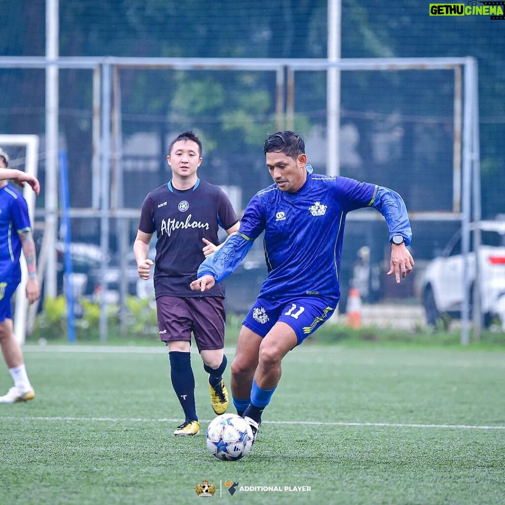 Ibnu Jamil Instagram - merumput bersama @selebritisfc setelah lebih dari 3 bulan gak bal-bal an Qatar vs Iran pilih mana jon? curiga Qatar juara nih 📸 @sypul53 #jamilosjourney #selebritisfc