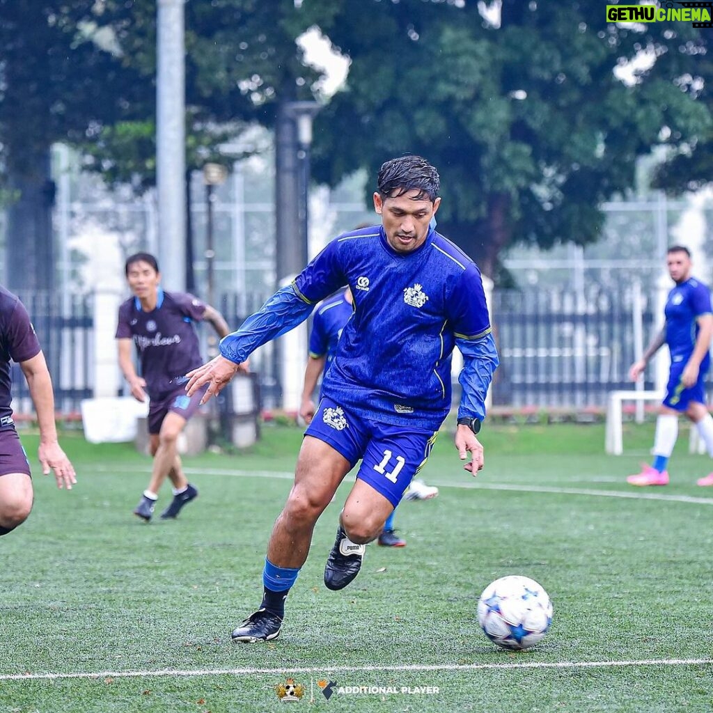 Ibnu Jamil Instagram - merumput bersama @selebritisfc setelah lebih dari 3 bulan gak bal-bal an Qatar vs Iran pilih mana jon? curiga Qatar juara nih 📸 @sypul53 #jamilosjourney #selebritisfc