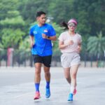 Ibnu Jamil Instagram - sepatu lari terbaik 2023 versi gw..Puma Deviate Nitro Ellite 2 ringan, nyaman, keceh, carbon plate paling comfort jon🔥 (emang beda warna nya bukan tukeran sepatu sama @ririnekawati 🤍✌️😜) ada yang samaan sepatu larinya??? #jamilosjourney #pumafriendsid #running #runner