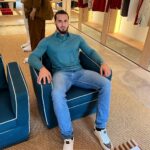 Ibrahim Tsetchoev Instagram - Mon anniversaire est le 29 août, mes proches qui veulent me faire un cadeau cotisez-vous pour m’acheter ce pull, suis pas assez riche pour me payer ca 😬 Ca me va les gars ? Loro Piana France