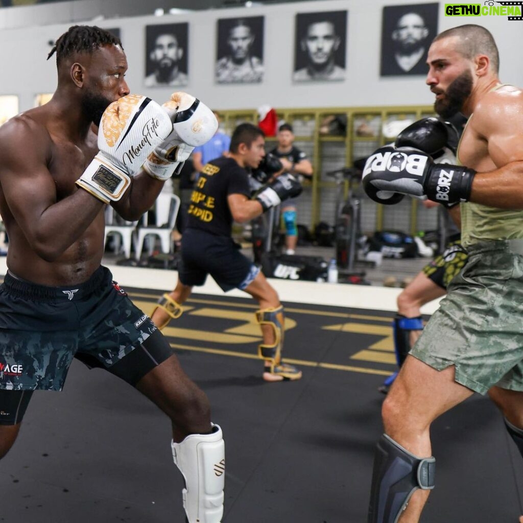 Ibrahim Tsetchoev Instagram - Je suis très heureux d’être allé dans ce club @killcliff_fc , j’étais bien accueilli par @henrihooft et les autres athlètes, j’ai rencontré des gens super sympa avec certains je suis devenue ami. Ce stage m’a apporté énormément , je sue voir mon niveau, en me frottant à des athlètes, très haut niveau, qui font partie des plus grandes organisations mondiales Miami, Florida