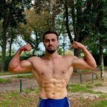 Ibrahim Tsetchoev Instagram - Secret de la réussite ? justement il n’y a pas de secret, il n’y a que le travail acharné qui paye ! vous en dites quoi de mon physique en sachant que, je ne fais pas de musculation pour avoir un beau corps, le sport que je pratique est MMA, j’ai fait beaucoup de poids de corps, musculation spécifique au sport de combat, et bien sûr une bonne hygiène de vie. France