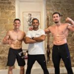 Ibrahim Tsetchoev Instagram - Petit entraînement avec @tiboinshape et mon coach @sofiane_derdega ✊, qui est plus stock entre moi et Tibo ? 😏 Boulogne-Billancourt, France