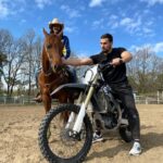 Ibrahim Tsetchoev Instagram - Moto cross vs Cowboy video dispo sur IbraPlus. À votre avis qui a remporté cette bataille les chevaux ou bien motocross? ne trichez pas regarde pas la vidéo avant de le répondre 😄 #horse #moto #motocross Manege Gipsy Horses