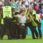 Ibrahim Tsetchoev Instagram - Final l’euro de football FRANCE-PORTUGAL 🔥 a 300k CORE ROGE ❤️ je refait la finale de cette année ✊ Vous m’avez donné beaucoup de force, pour que je réalise des dinguerie, grâce à vous j’ai vécu des expériences inoubliables, MERCI ❤️ Stade De France
