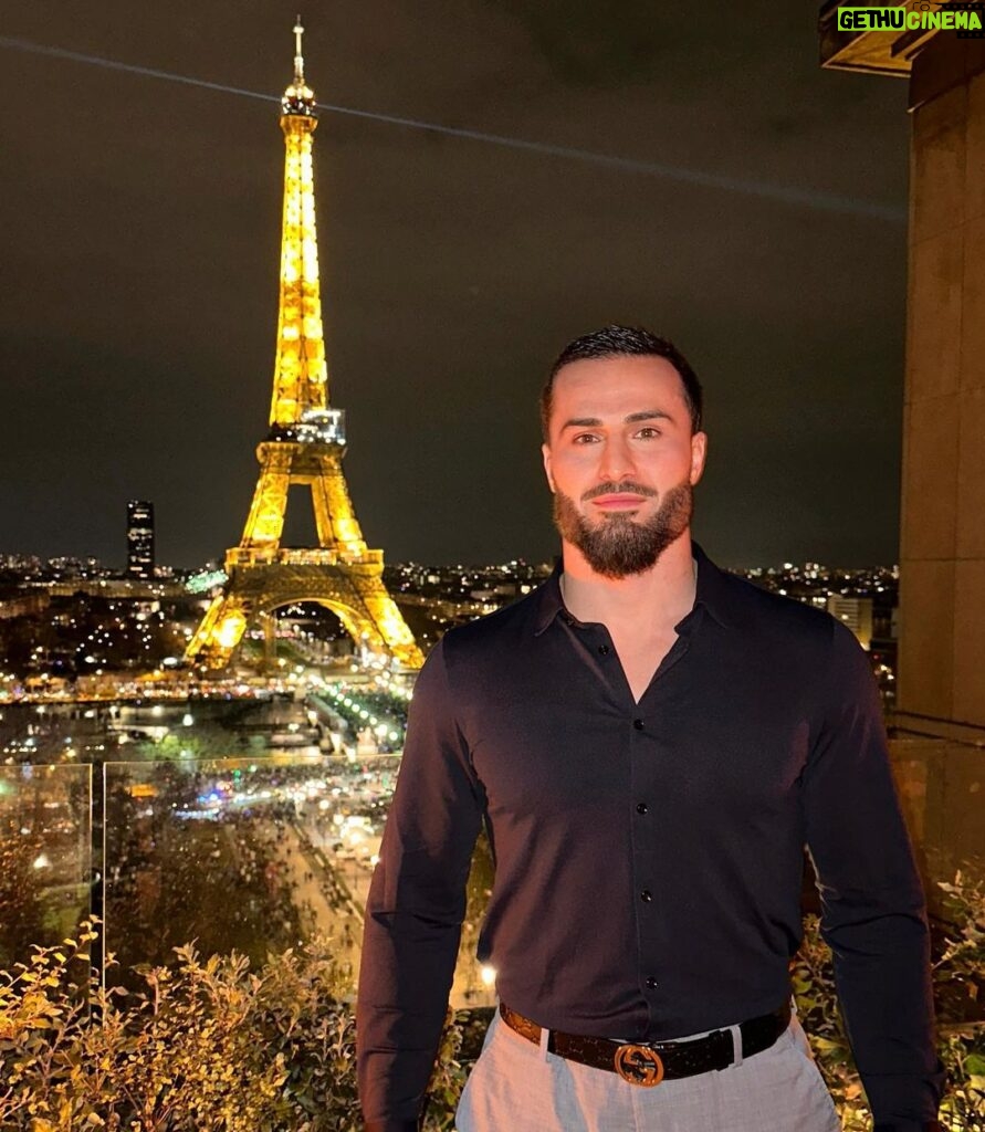 Ibrahim Tsetchoev Instagram - N’attendez pas le bon moment pour faire des nouvelles résolutions, c’est just un prétexte pour repousser l’affrontement de ses faiblesses Paris, France