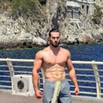 Ibrahim Tsetchoev Instagram - je n’arrive pas à sourire désolé 😬. Mon coach @sofiane_derdega m’a permis faire un peu de muscu cet été, sinon de base je ne suis pas dans le fitness , ce que me donne les frissons c’est MMA 😍, donc reprise de MMA a la rentrée 👊 Monaco