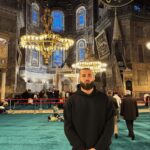 Ibrahim Tsetchoev Instagram - Beaucoup de choses intéressant à visiter à Istanbul, l’un de ma ville préférée. Ce qui est important, c’est le fond et pas la forme , mais ça m’empêche pas d’apprécier la forme Blue Mosque and St Sophia. The lap of history, crossroad of mankind