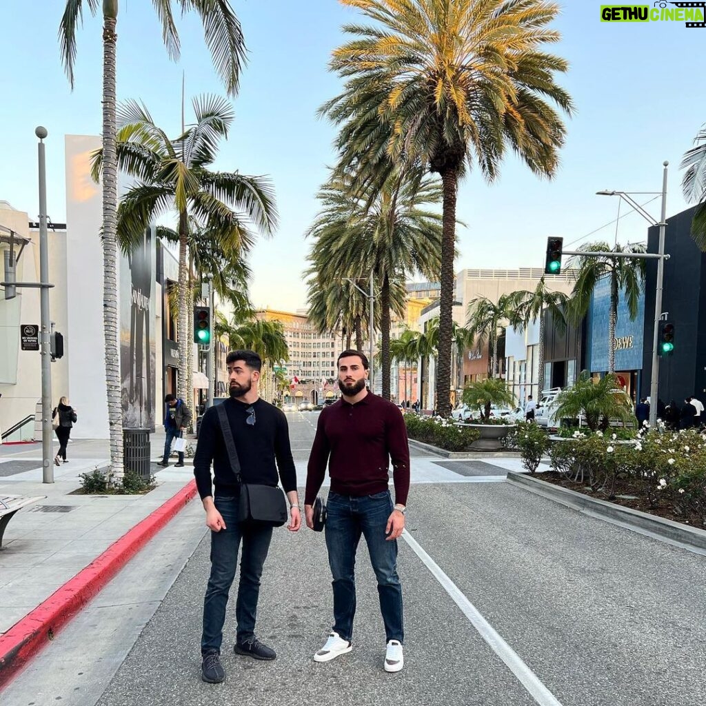 Ibrahim Tsetchoev Instagram - Depuis tout petit je rêver d’aller a USA, enfin 😍 Beverly Hills, California
