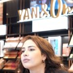 Ibtissam Laaroussi Instagram - انا خرجت انا وخويا مهدي واستغلينا نهارنا في الهميزات ديال @yanoneofficial @lemoroccomall 🧧🎁🎁 حتا تنوما ديرو بحالنا استافدو من عروض @yanoneofficial الخاصة بالعيد و بزاف العروض وقسائم الشراء ب @lemoroccomall @foulaneelmehdi