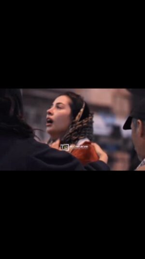 Ibtissam Laaroussi Instagram - ميمكنش شحال بكيت كملت ومقدرتش نسكت فاش كتبغي الشخصية و كتحس بيها اش جا ميخرجك ! 
حنان واش حسيتو بيها في هاد المشهد مسلسل كاينة ظروف  غناء الرائعة @salmarachid.official ❤️
@nokrykhalid_officiel @drissroukhe @hanane.rida