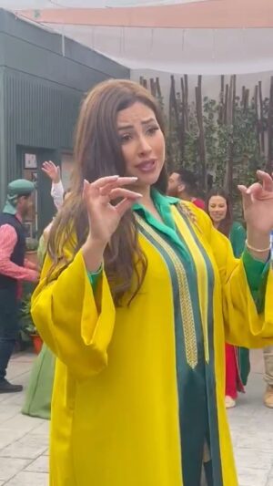 Ibtissam Laaroussi Instagram - بغيت نشطح على كيتو 🤭 الهيت 
سيتكوم ديرو النية طاقم العمل رائع @nokrykhalid_officiel @safaebaraka @hanane.rida @salmarachid.official ❤️💕
@zakaria_ridaa @hassnaamoumni @narjiss.el_hallak @yassarlemghar @jamilaelhaouni @foulaneelmehdi @mehditkito_ @simogamaofficiel @zahira_sadik12 @meryemmarmouch1 @issam.chaouqi @khadijabayadi