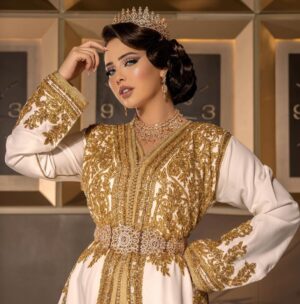 Ibtissam Laaroussi Instagram - الزي المغربي لا يعلى عليه ختارو معايا احسن صورة 1/2/3/4/5/6
سعيدة بتعاملي مع الراقية الجميلة @ziana_faty_diamond  المشرفة على المكياج واللباس 
📸 @hichamphotographee