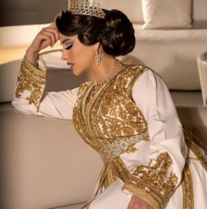 Ibtissam Laaroussi Instagram - الزي المغربي لا يعلى عليه ختارو معايا احسن صورة 1/2/3/4/5/6
سعيدة بتعاملي مع الراقية الجميلة @ziana_faty_diamond  المشرفة على المكياج واللباس 
📸 @hichamphotographee