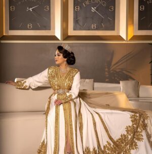 Ibtissam Laaroussi Instagram - الزي المغربي لا يعلى عليه ختارو معايا احسن صورة 1/2/3/4/5/6
سعيدة بتعاملي مع الراقية الجميلة @ziana_faty_diamond  المشرفة على المكياج واللباس 
📸 @hichamphotographee