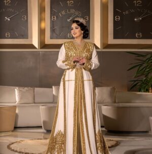 Ibtissam Laaroussi Instagram - الزي المغربي لا يعلى عليه ختارو معايا احسن صورة 1/2/3/4/5/6
سعيدة بتعاملي مع الراقية الجميلة @ziana_faty_diamond  المشرفة على المكياج واللباس 
📸 @hichamphotographee