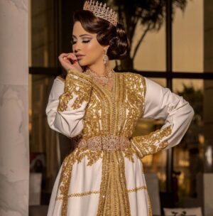 Ibtissam Laaroussi Instagram - الزي المغربي لا يعلى عليه ختارو معايا احسن صورة 1/2/3/4/5/6
سعيدة بتعاملي مع الراقية الجميلة @ziana_faty_diamond  المشرفة على المكياج واللباس 
📸 @hichamphotographee