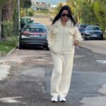 Ibtissam Laaroussi Instagram - Impossible est un mot que je ne dis jamais ❤️🎵🎵🤩بزاف الحب لكم لي كيبغيني ولي حتى مكيبغينيش 😉 Total look @carlaboutiquemaroc