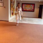 Ibtissam Laaroussi Instagram - شكون فايتة وقعات ليها بلا كذوب وكملاتها بجرية زعما زربانة 😂😅😅😅😅