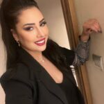 Ibtissam Laaroussi Instagram - اش بان ليكم فجوديا قبيحة ولا ظريفة 😈☺️☺️😘 Veste by @by.zizou ❤️🌹