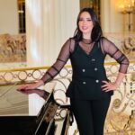 Ibtissam Laaroussi Instagram - في بعض الاحيان نضعف أمام عقولنا وما أدراك ماهو العقل انه المحرك انه المسيطر انه المحارب يمكن ان يجعل منك القوي السعيد ويمكن ان يجعل منك الضعيف المكتئب عنه اتكلم ذاك العقل هو الوقود وهو الزاد الذي نتغذى به قد يرسل لك موجات السعادة و الحلم والشغف الطاقة الجذب القدرة على المواصلة ويجعل مخيلتك ايجابية تنظر الى المستقبل بعين ايجابية والى الماضي كتجارب مفيدة او يوقع بك في فخ الظلمات والماضي المؤلم والحاضر الذي لا ينفع لشيء والمستقبل المليء بالمخاوف نعم لكي تنعم بحياة عادية تعرف على الوعي واللاوعي تعرف على عقلك قاومه لانه مبرمج اذا اعطيته معلومات جيدة طاقة جميلة افكار جيدة سيتعوض عليها اذا فكرت بالسلبي والماضي الاليم بالخوف بعدم الثقة بالخذلان بالخيانة سيعطيك ما تبحث عنه انهض كل يوم وحاول ان تتويهه بانك سعيد بصحة جيدة امورك طيبة سيوف يصدق ذلك ويتعود عليه ومن تم سيعطيك ما طلبت بقلمي