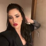 Ibtissam Laaroussi Instagram - اش بان ليكم فجوديا قبيحة ولا ظريفة 😈☺️☺️😘 Veste by @by.zizou ❤️🌹