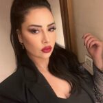 Ibtissam Laaroussi Instagram - اش بان ليكم فجوديا قبيحة ولا ظريفة 😈☺️☺️😘 Veste by @by.zizou ❤️🌹
