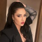 Ibtissam Laaroussi Instagram - اش بان ليكم فجوديا قبيحة ولا ظريفة 😈☺️☺️😘 Veste by @by.zizou ❤️🌹