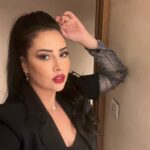 Ibtissam Laaroussi Instagram - اش بان ليكم فجوديا قبيحة ولا ظريفة 😈☺️☺️😘 Veste by @by.zizou ❤️🌹