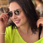 Ibtissam Laaroussi Instagram - مهم ختارو معايا تصويرة وحدة واقفة عليها هنا تبان صحبة ?? @sante.vision