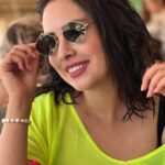 Ibtissam Laaroussi Instagram - مهم ختارو معايا تصويرة وحدة واقفة عليها هنا تبان صحبة ?? @sante.vision