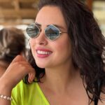 Ibtissam Laaroussi Instagram - مهم ختارو معايا تصويرة وحدة واقفة عليها هنا تبان صحبة ?? @sante.vision