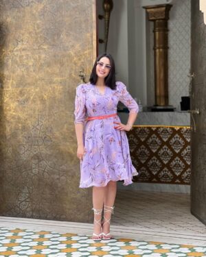 Ibtissam Laaroussi Instagram - صحابي زوينين بانو وختارو معايا صورة زوينة 
Robe by @fashionaddicted.se ❤️✅
اصالتنا موجودة في كل مكان 
#dubailife #babmansour #beauty#actress #goodvibe
