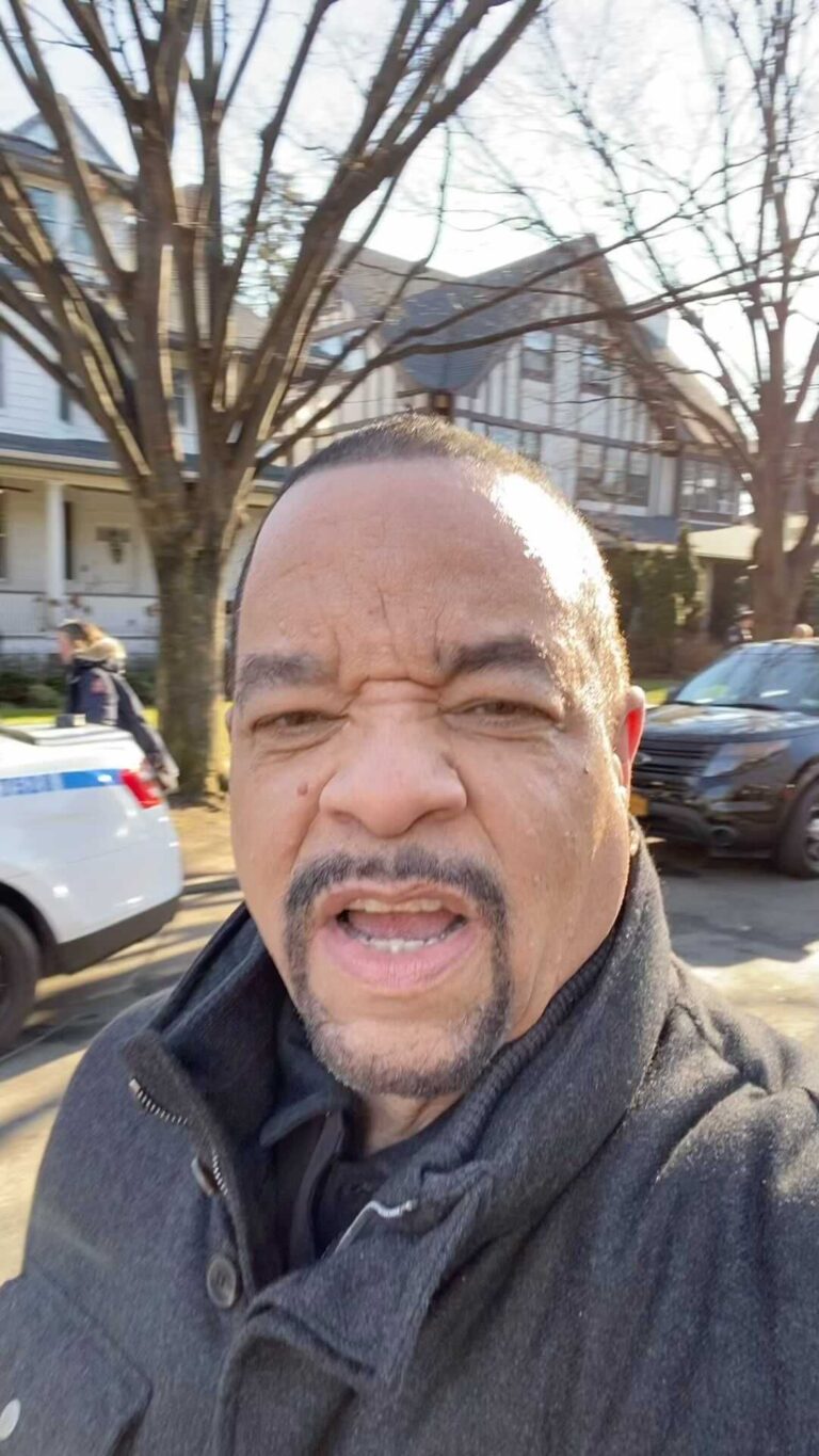 Ice-T Instagram - Back on the Streets! SVU Season25 Behind the scenes in Brooklyn. Yes, it’s COLD outside today.. Season premiere Jan 18th. @therealmariskahargitay
