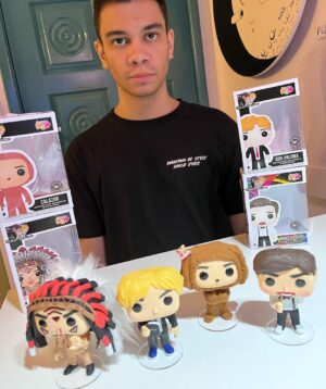 Igor Guimarães Instagram - “Podem me acusar de ser sem graça, mas nunca irão me acusar de não ser esforçado” - da Casa Abandonada, Véia. Obrigado @acervopopfunko ❤️