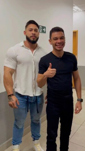 Igor Guimarães Instagram - QUE É TREMBOLHONA, @ramondinopro? 
Herói nacional olimpia!  No pain no pain 💪 💥 #fitness #mrolympia