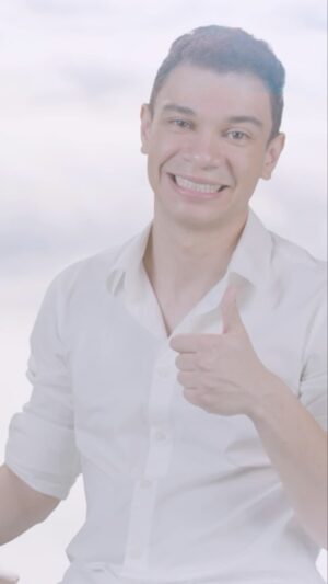 Igor Guimarães Instagram - Sorria! Seja otimismo e alegria! Na voz de Hélio Vaccari
Benigno in Paradise, exclusivo no @primevideobr