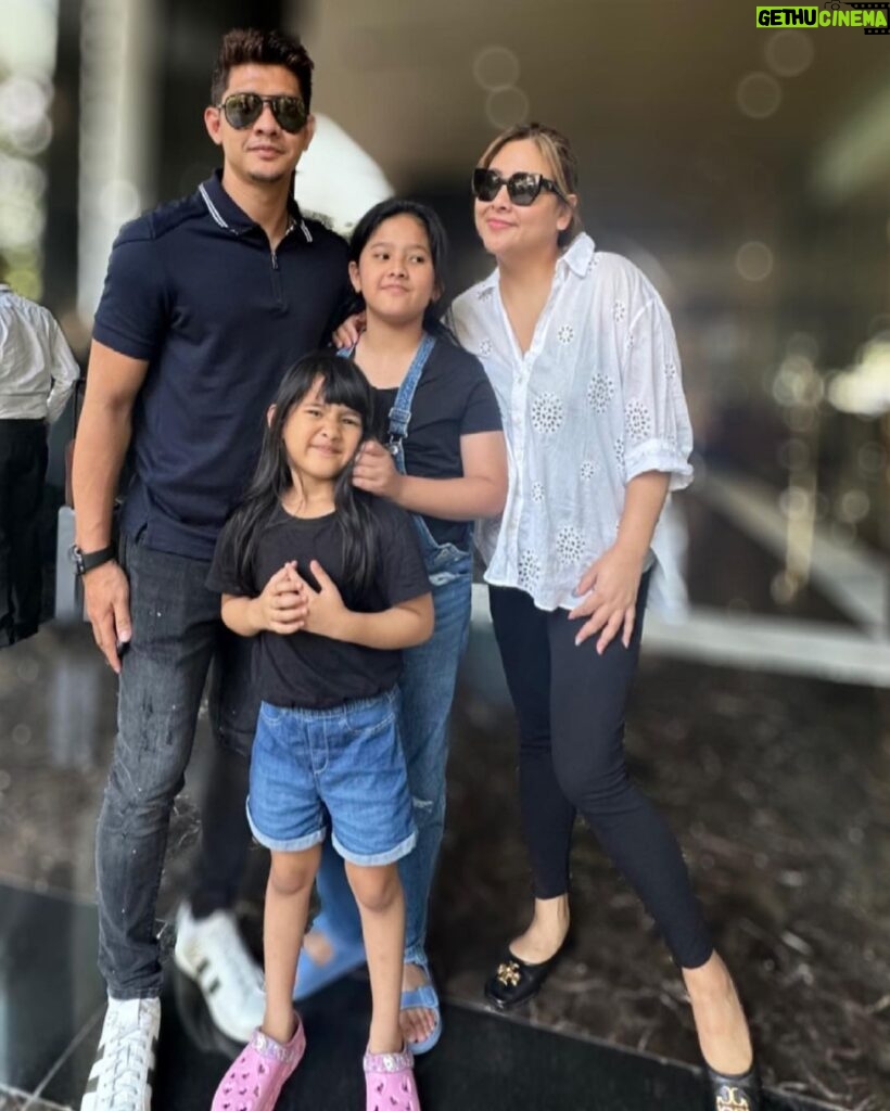 Iko Uwais Instagram - the UWAIS❤️ #theuwais👨‍👩‍👧‍👧