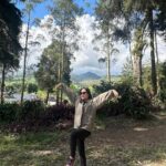 Iko Uwais Instagram - no filter needed😍🌳🏔️🌾🌤️❤️ #theuwais👨‍👩‍👧‍👧 Pangalengan, Jawa Barat, Indonesia