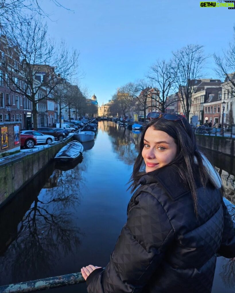 Ilayda Alişan Instagram - Amsterdam dump 🍪🍟☃❤‍🔥 Amsterdam, Netherlands