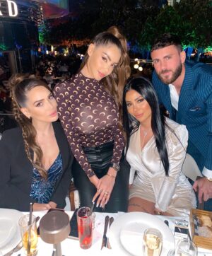 Illan Castronovo Instagram - Bonne année 2021 mes amours ❤️😇 je vous souhaite le meilleur pour chacun d’entre vous ! #love