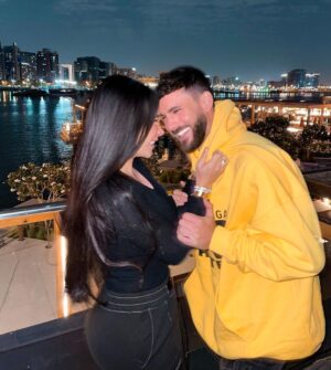 Illan Castronovo Instagram - Une nouvelle aventure commence @millajasmineoff je suis trop content 🤍 #collocations ‘ vive la pizza !!!!🍕😂