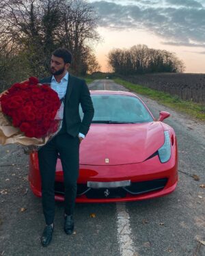 Illan Castronovo Instagram - Elle a laissée les fleurs mais elle est partie avec la Féfé 🤦🏻‍♂️🌹#show #perdudansleshow #love