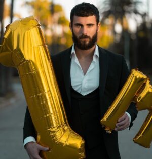 Illan Castronovo Instagram - 🎉 1 MILLION 🥂
⠀⠀⠀⠀
Je ne réalise toujours pas !
⠀⠀
Jamais, il y a 3 ans lors de ma toute première aventure j’aurai pu pensé qu’un jour nous serions 1 million.
⠀⠀⠀⠀
Alors que dire, juste merci...
⠀⠀⠀⠀
Merci pour le bonheur que vous m’apportez chaque jour.
⠀⠀⠀⠀
Vous ne pouvez imaginer à quel point je suis heureux d’avoir une communauté en or qui me suit et me supporte depuis juillet 2017 ❤
⠀⠀
Ce n’est que le début d’une grande aventure rassurez-vous!
⠀⠀⠀
Je vous promets de continuer à être moi-même et à vous divertir de la meilleure des façons comme je sais bien le faire !
⠀⠀
Énorme pensée pour l’étoile qui veille sur moi depuis près de 2 ans maintenant 👼🏼
⠀⠀⠀⠀
Je vous aime un million de fois,
⠀⠀⠀⠀
Illan Cto #1m #1million #love 📸 @christianmichelphoto