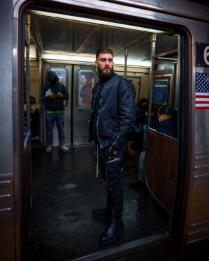 Illan Castronovo Instagram - Je vais pas rester silencieux longtemps .