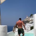 Illan Castronovo Instagram - Le paradis sur terre @charisma_suites @thanospap220 tags la personne que tu emmènerai ici :) #santorini🇬🇷 Charisma Suites