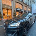 Illan Castronovo Instagram - Joyeux Noël à tout le monde ,je vous aime de tout mon cœur merci d’être là pour moi chaque jour j’essaye de l’être aussi pour vous au maximum. Merci à @alpharent74 pour le kiff une semaine en rs5 Ça fait plaisir 🤴🏻