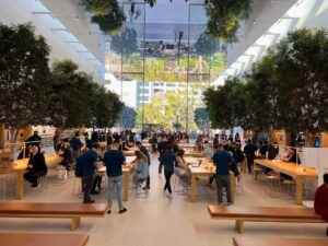 Ilya Tank Shilov Instagram - This is APPLE.