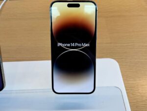 Ilya Tank Shilov Instagram - This is APPLE.